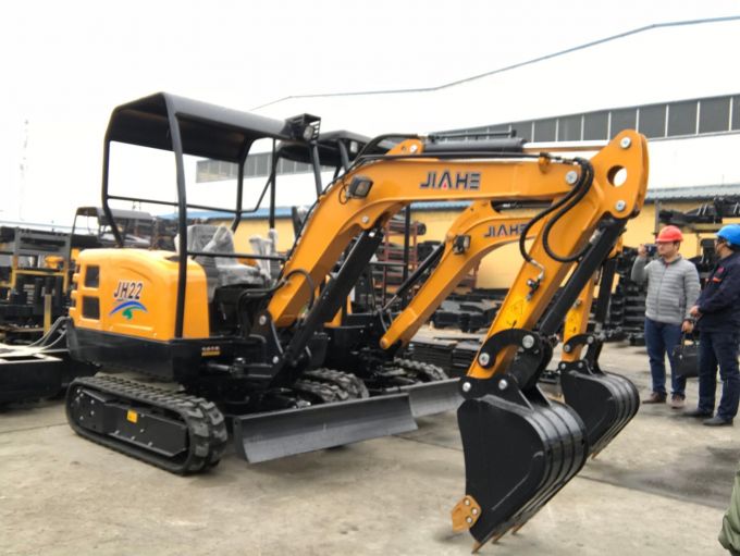 China 2 Tons Mini Excavator Hot Sale Images 1