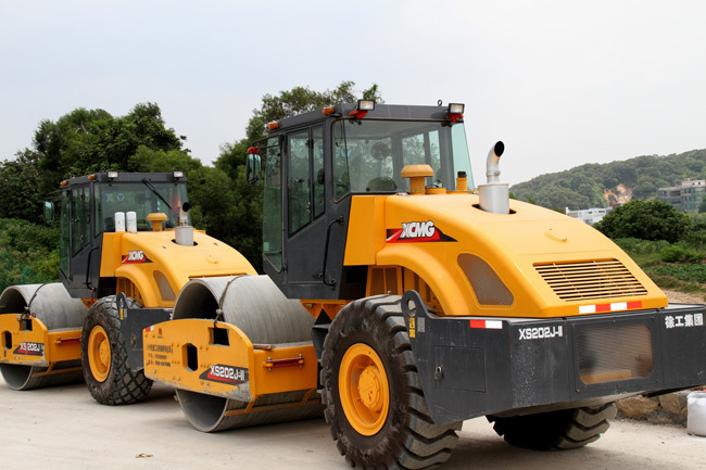New Single Drum Vibratory Roller (XS202) Images 1