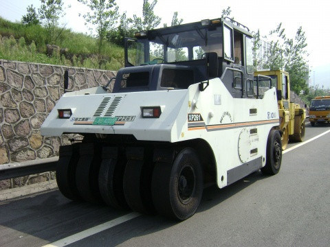 26t Tire Compactor / Road Roller XP261 Images 1