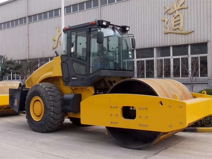 Construction Machinery 16t Single Drum Vibratory Road Roller (Xs162j) Images 1