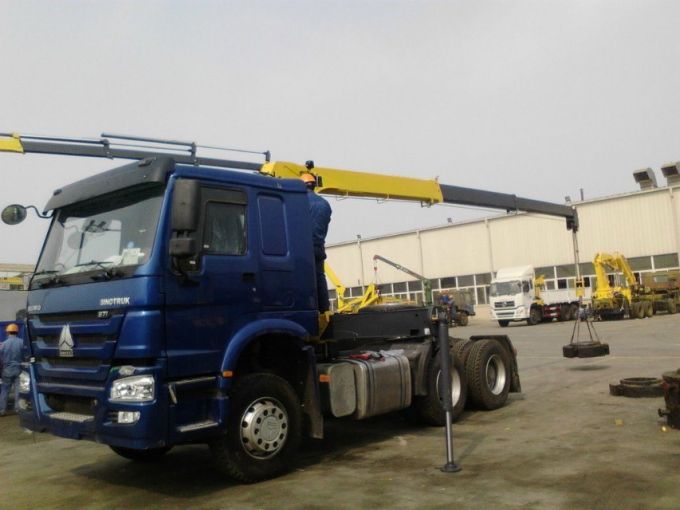 HOWO Truck Chassis 12ton Truck Mounted Crane Images 1