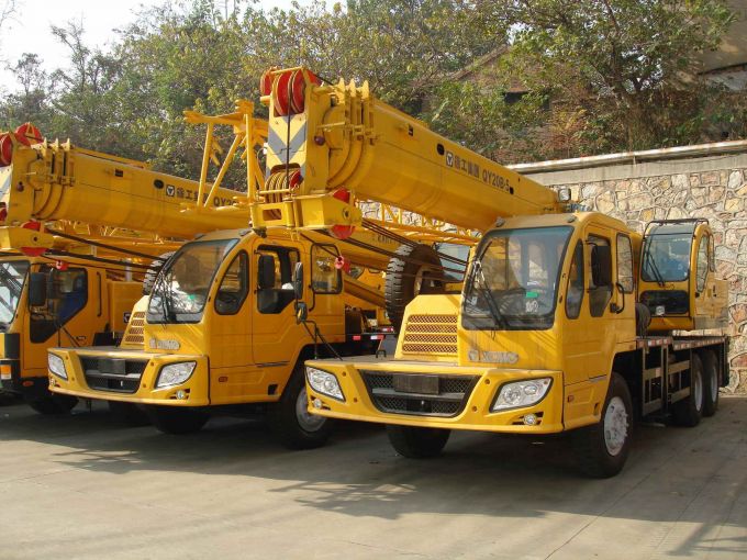 China Derricks 20t Wheel Truck Crane 