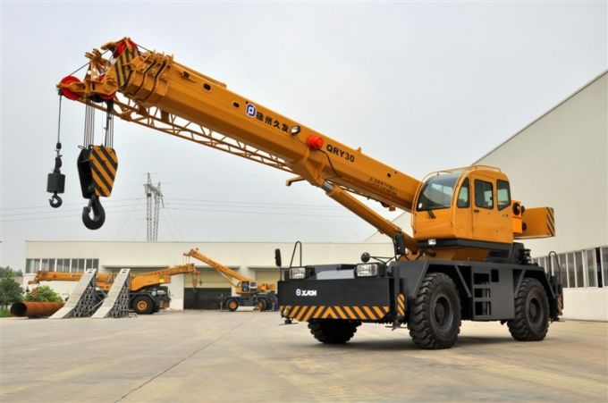 30 Ton Hydraulic Rough Terrain Crane 