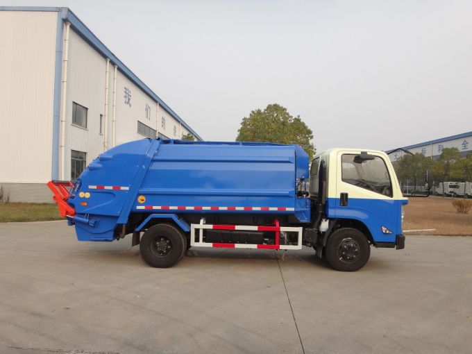 3T Compression Rubbish Truck for Waste Service Images 1