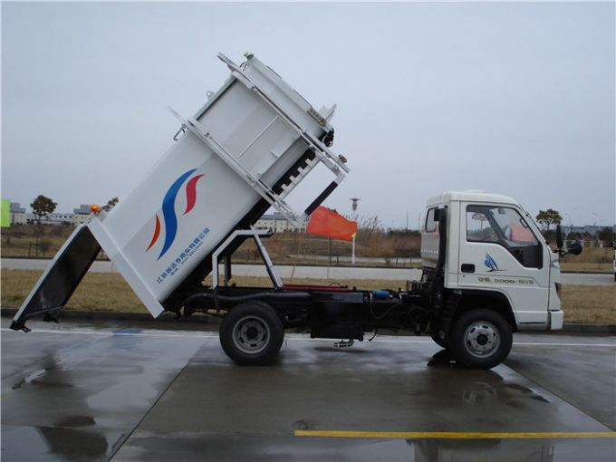 5cbm Isuzu Side Loading Garbage Truck with Waste Bin Images 1