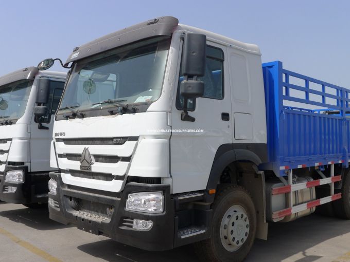Sinotruk 6X4 Cargo Box Truck 20t Heavy Duty Lorry Truck Images 1