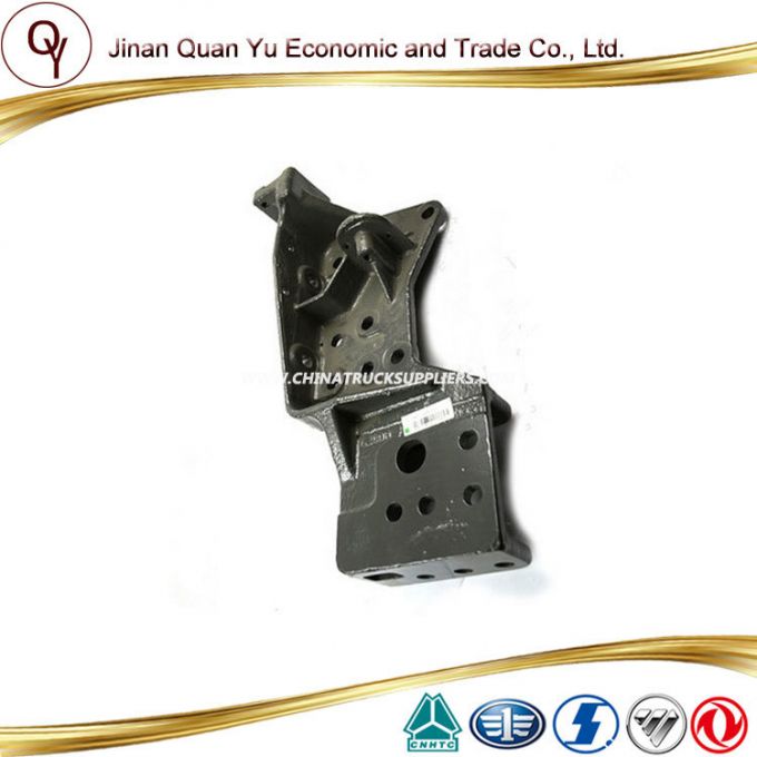 Front Suspension Bracket in Sinotruck HOWO Truck Part (AZ1664430051 /AZ1664430052) Images 1