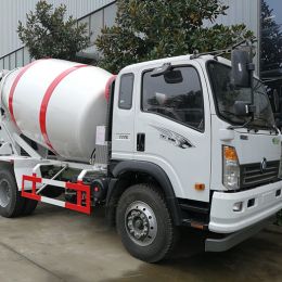 HOWO Light 4X2 Type 3 Cubic Concrete Mixer Truck